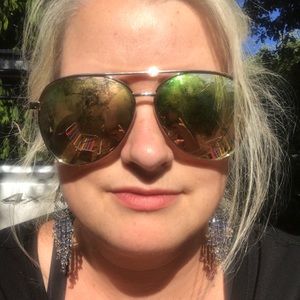 Meet your Posher, Caitlin